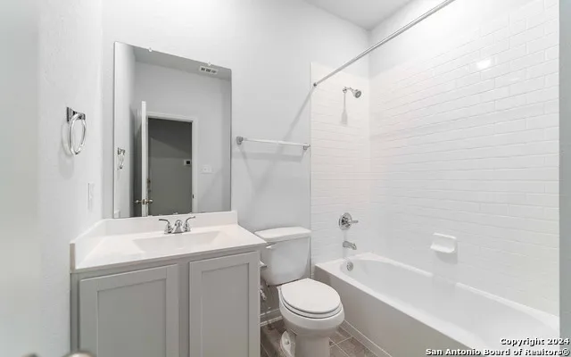 305 JEAN ST Seguin, TX 78155