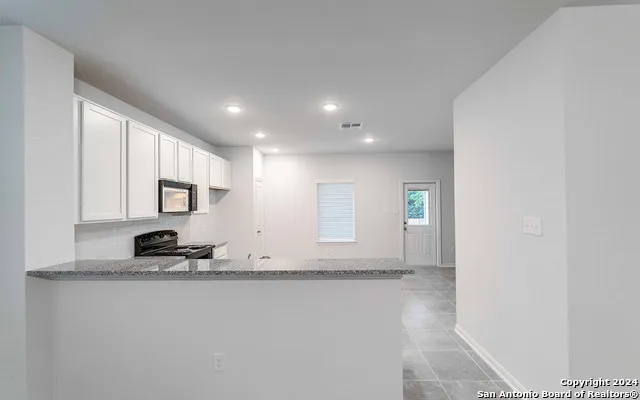 305 JEAN ST Seguin, TX 78155