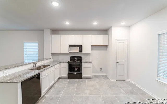 305 JEAN ST Seguin, TX 78155