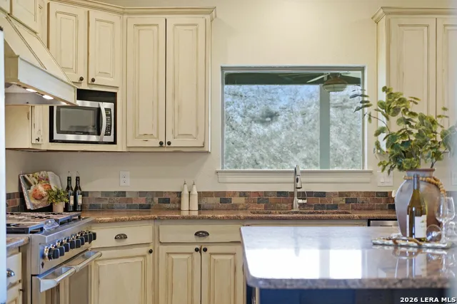 8 WALNUT GROVE RD Boerne, TX 78006