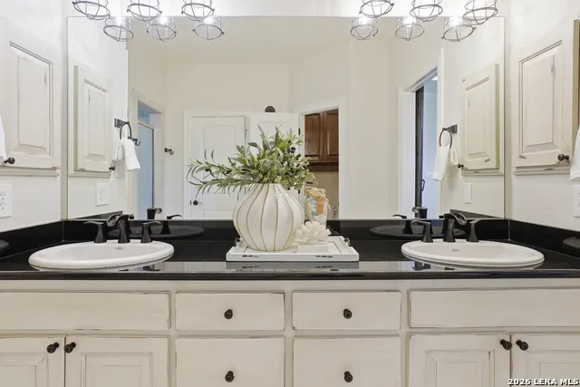8 WALNUT GROVE RD Boerne, TX 78006