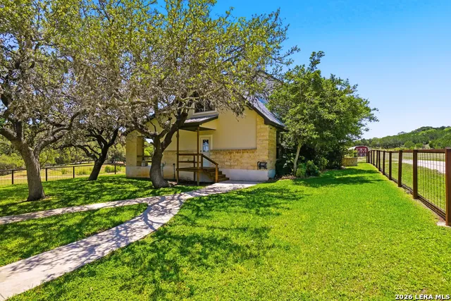 8 WALNUT GROVE RD Boerne, TX 78006