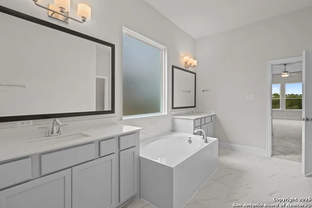 4519 Yoakum Valley Schertz, TX 78108