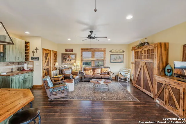 232 Stoneleigh Rd. Center Point, TX 78010