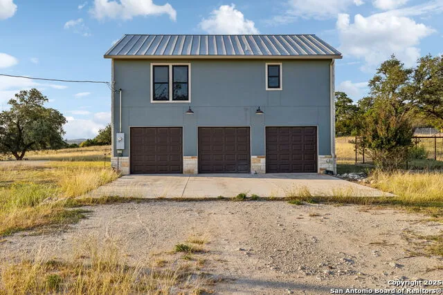232 Stoneleigh Rd. Center Point, TX 78010