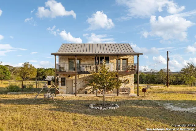 232 Stoneleigh Rd. Center Point, TX 78010