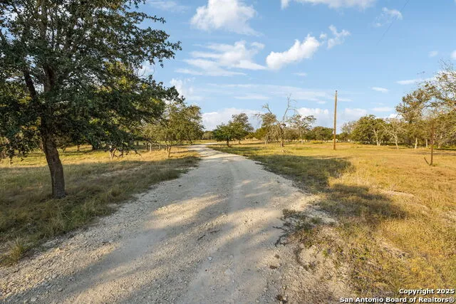 232 Stoneleigh Rd. Center Point, TX 78010