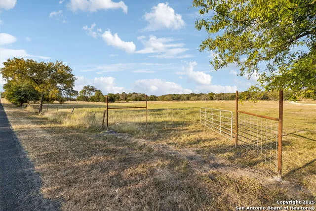 232 Stoneleigh Rd. Center Point, TX 78010
