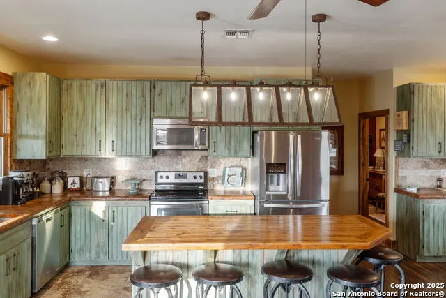 232 Stoneleigh Rd. Center Point, TX 78010