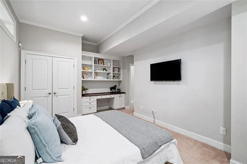 383 Peachtree AVE NE Atlanta, GA 30305