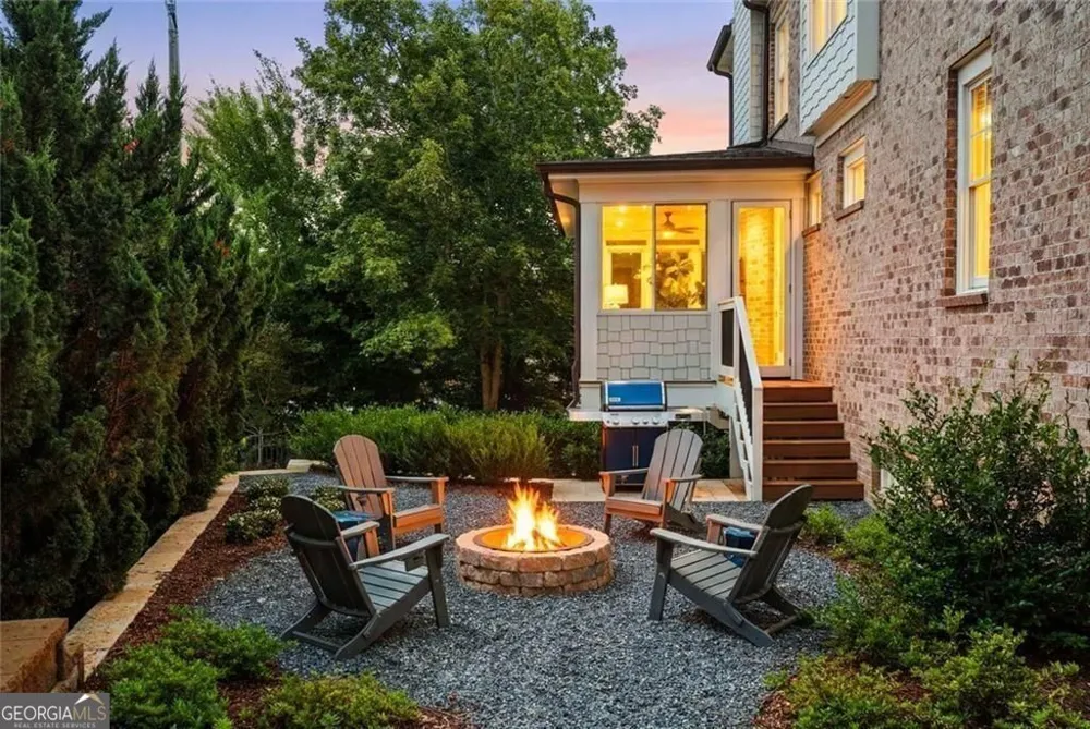 383 Peachtree AVE NE Atlanta, GA 30305