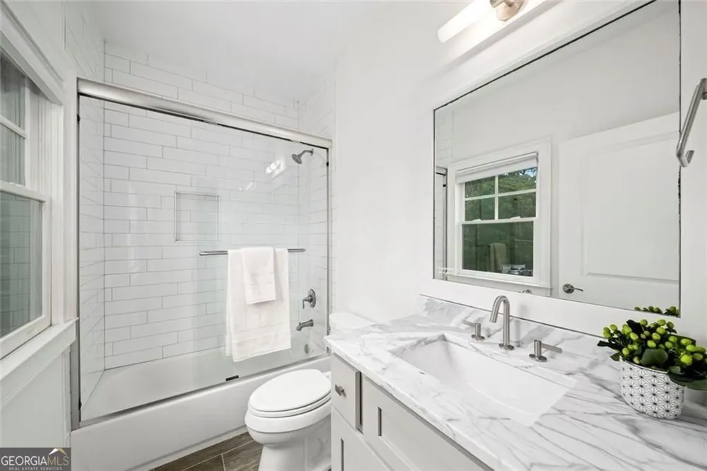 383 Peachtree AVE NE Atlanta, GA 30305
