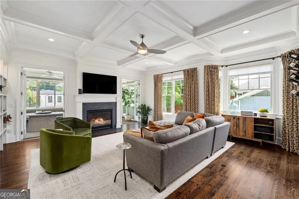 383 Peachtree AVE NE Atlanta, GA 30305