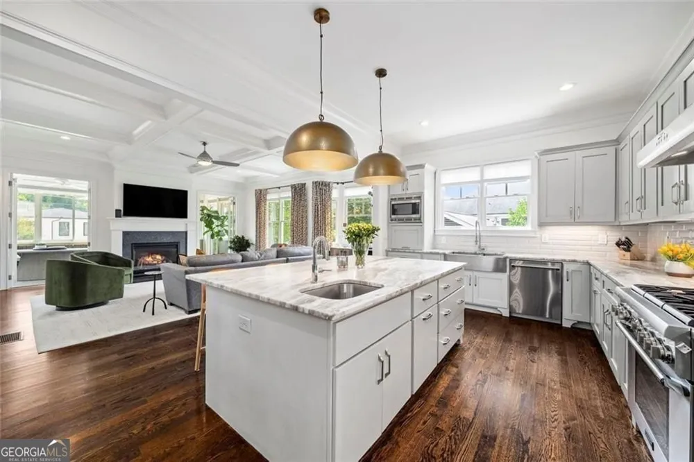 383 Peachtree AVE NE Atlanta, GA 30305