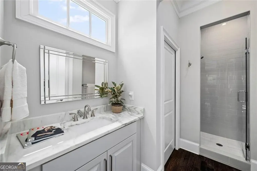 383 Peachtree AVE NE Atlanta, GA 30305