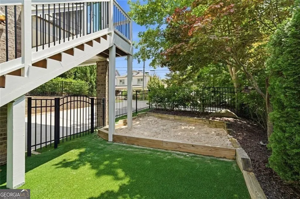 383 Peachtree AVE NE Atlanta, GA 30305