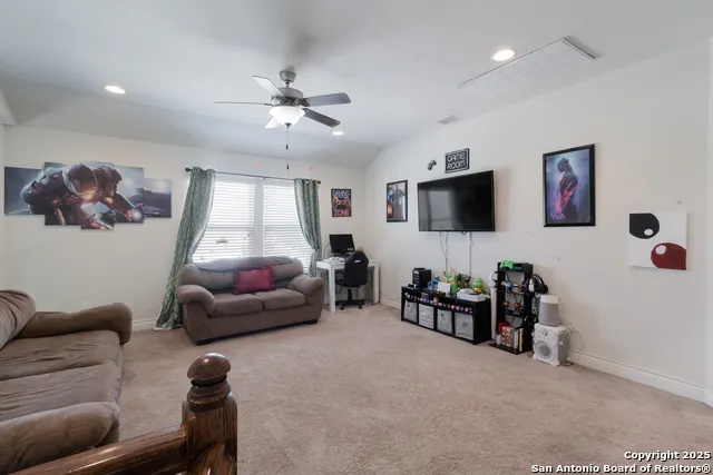 6658 Bowie Schertz, TX 78108