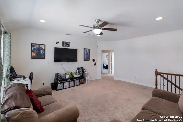 6658 Bowie Schertz, TX 78108