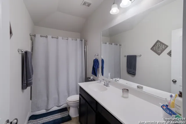 6658 Bowie Schertz, TX 78108