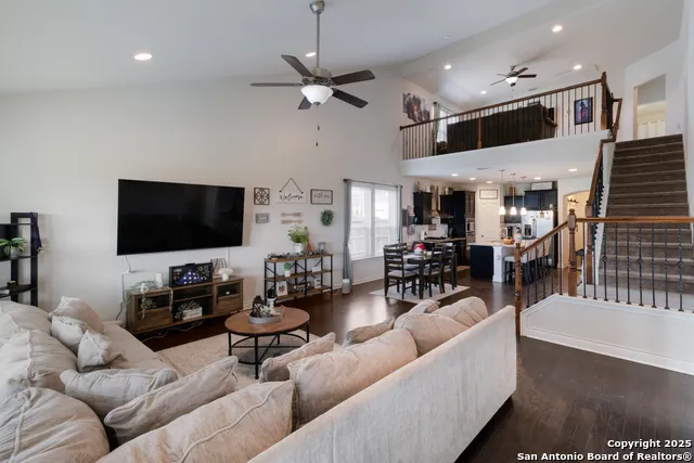 6658 Bowie Schertz, TX 78108