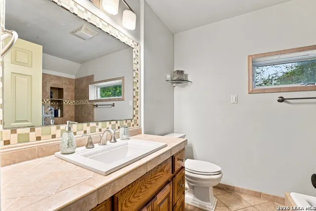 117 W HAMPTON DR Seguin, TX 78155