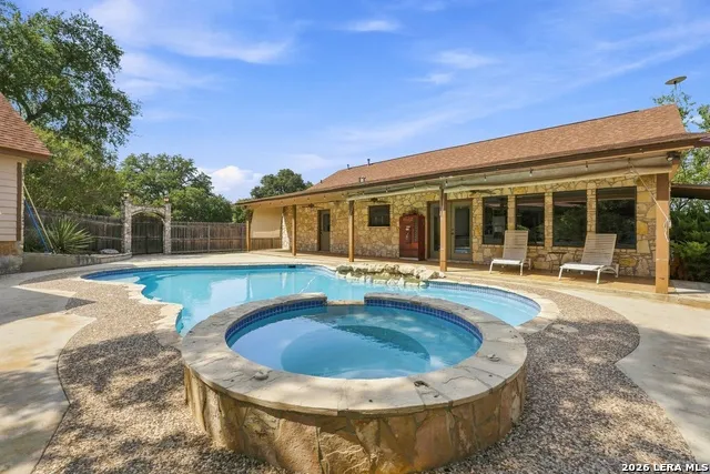 117 W HAMPTON DR Seguin, TX 78155