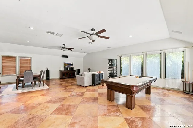 117 W HAMPTON DR Seguin, TX 78155