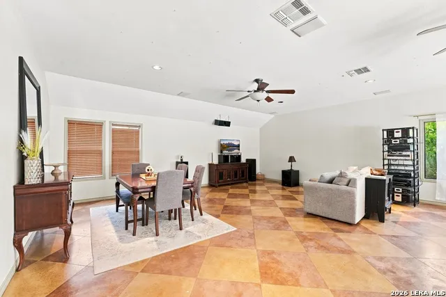 117 W HAMPTON DR Seguin, TX 78155