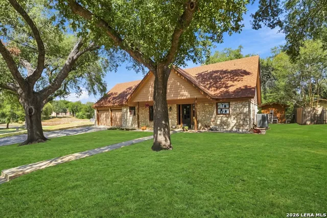 117 W HAMPTON DR Seguin, TX 78155