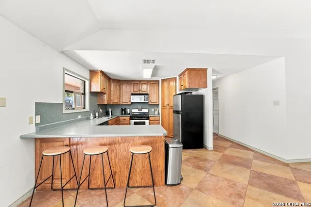 117 W HAMPTON DR Seguin, TX 78155