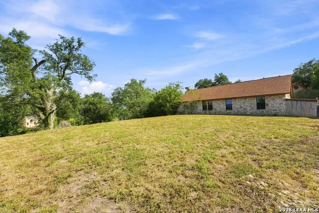 117 W HAMPTON DR Seguin, TX 78155