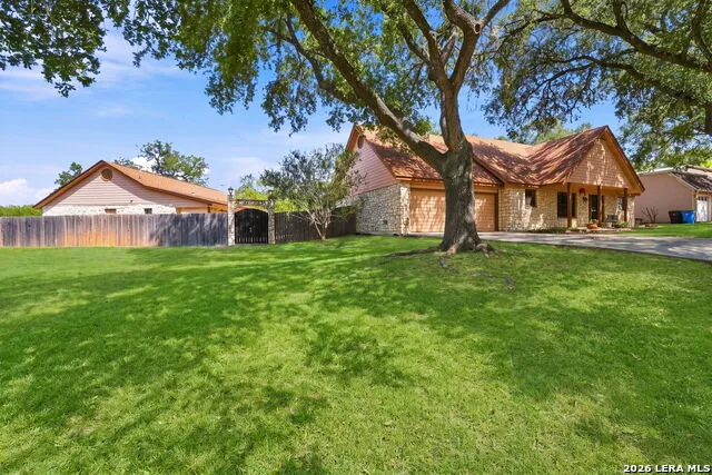 117 W HAMPTON DR Seguin, TX 78155