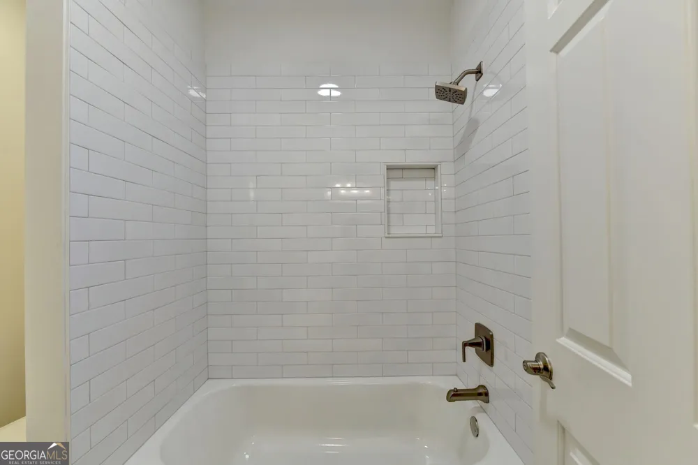 7040 Laurel Oak DR Suwanee, GA 30024