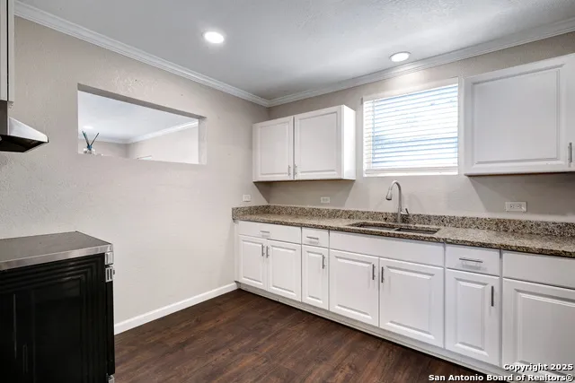 507 Hayden Devine, TX 78016