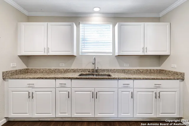 507 Hayden Devine, TX 78016