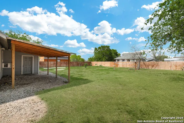 507 Hayden Devine, TX 78016