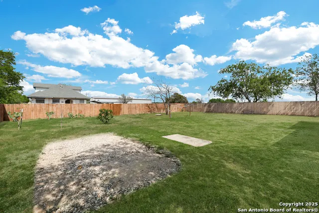 507 Hayden Devine, TX 78016