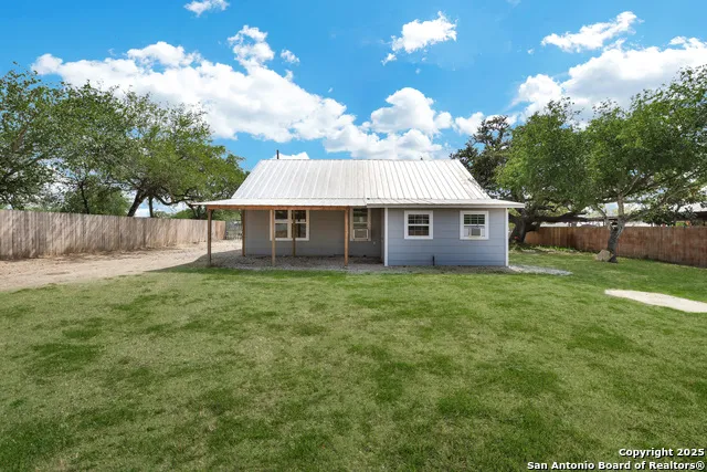 507 Hayden Devine, TX 78016