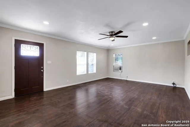 507 Hayden Devine, TX 78016
