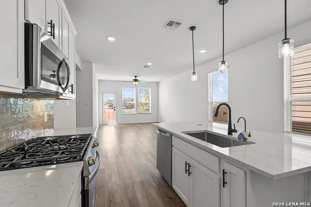 1018 West 1604 North Unit 303 San Antonio, TX 78251