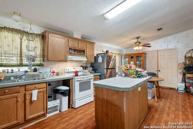 300 County Road 307 Floresville, TX 78114