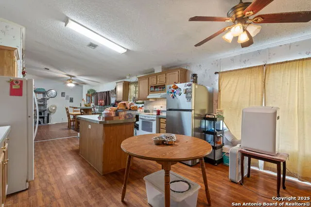 300 County Road 307 Floresville, TX 78114