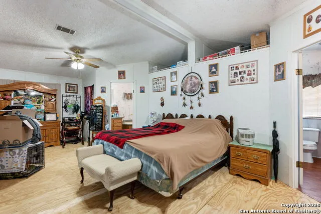 300 County Road 307 Floresville, TX 78114