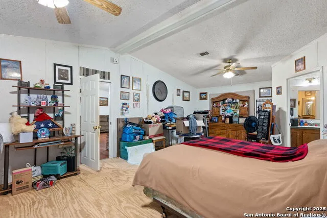300 County Road 307 Floresville, TX 78114