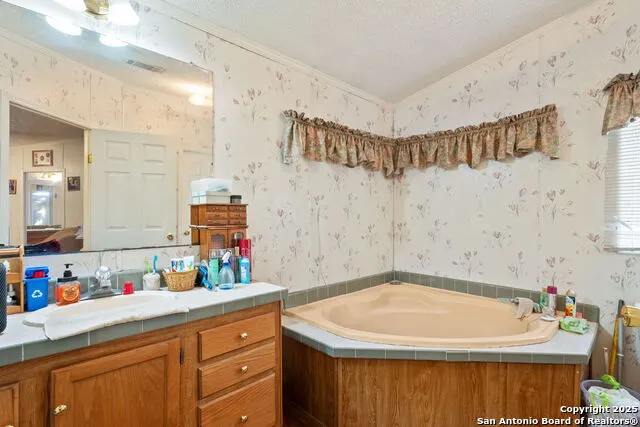 300 County Road 307 Floresville, TX 78114