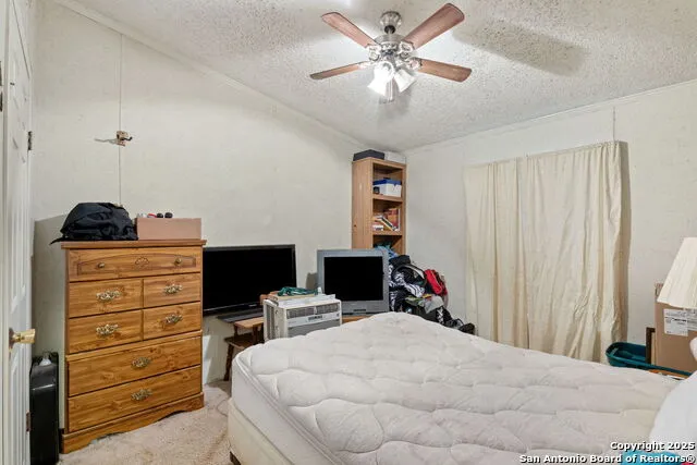 300 County Road 307 Floresville, TX 78114