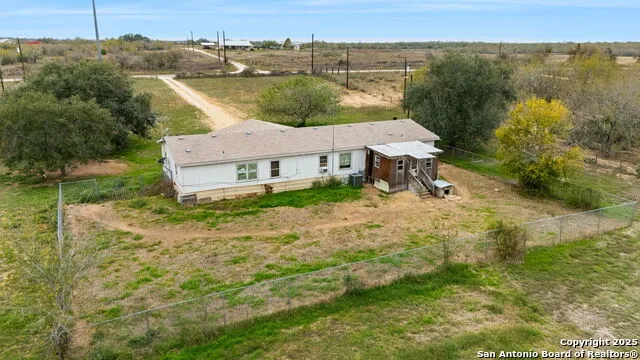 300 County Road 307 Floresville, TX 78114