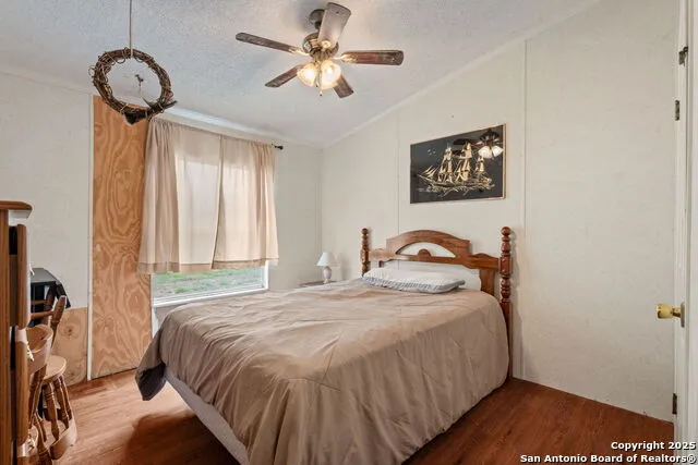 300 County Road 307 Floresville, TX 78114