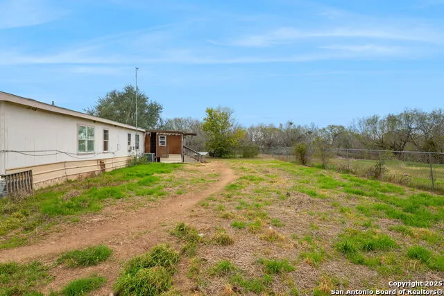 300 County Road 307 Floresville, TX 78114