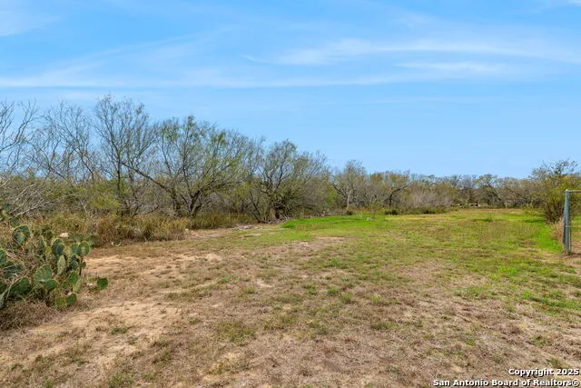 300 County Road 307 Floresville, TX 78114